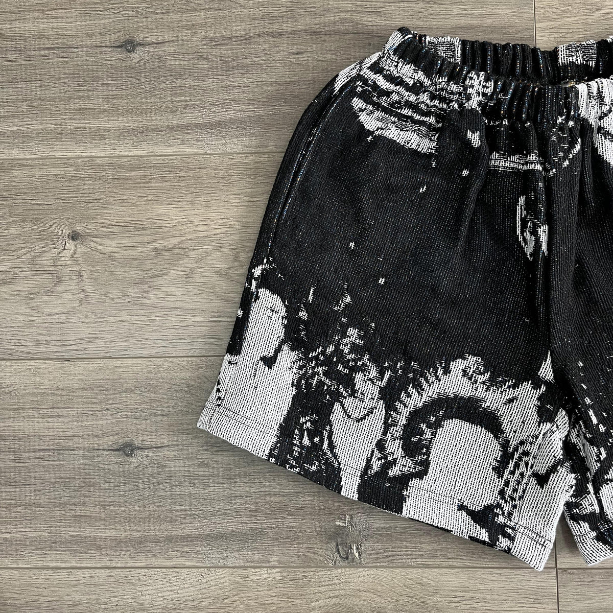 BLACK HIP SHORT