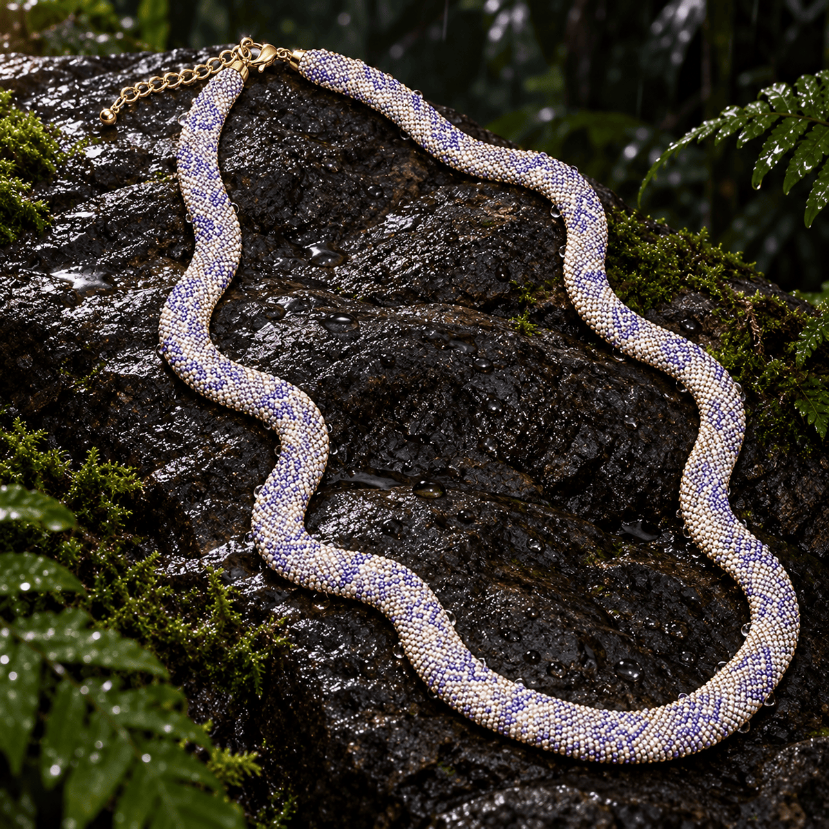 SNAKE PATTERN NECKLACE