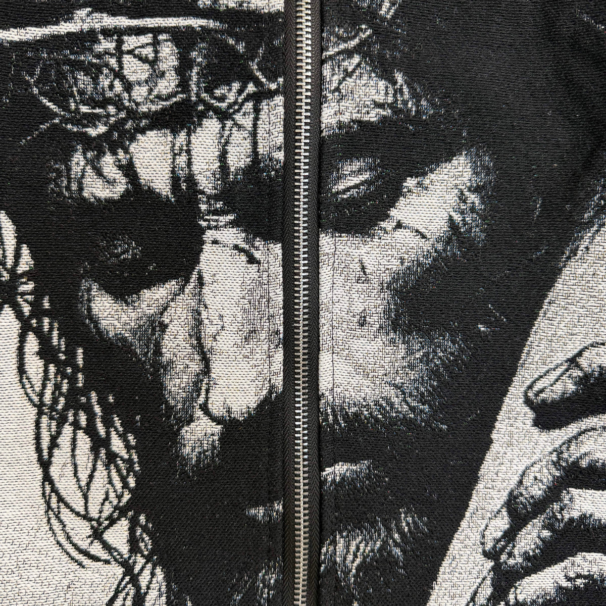 JESUS V3 TAPESTRY TEE