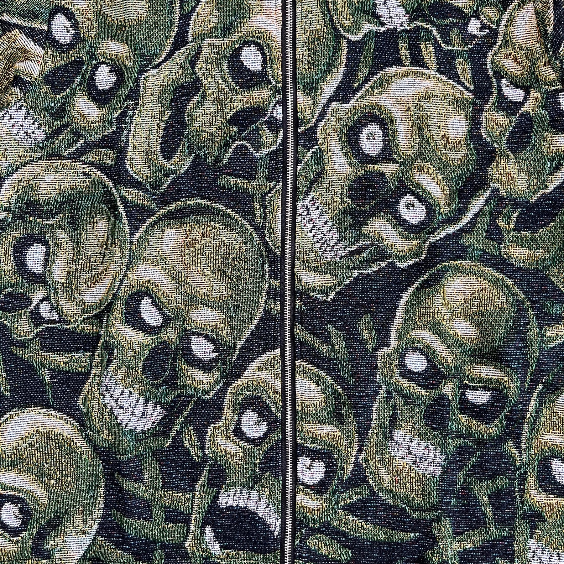 GREEN SKULL TAPESTRY TEE