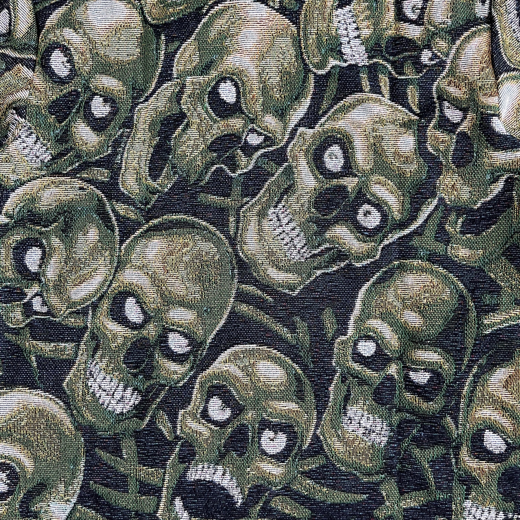 GREEN SKULL TAPESTRY TEE