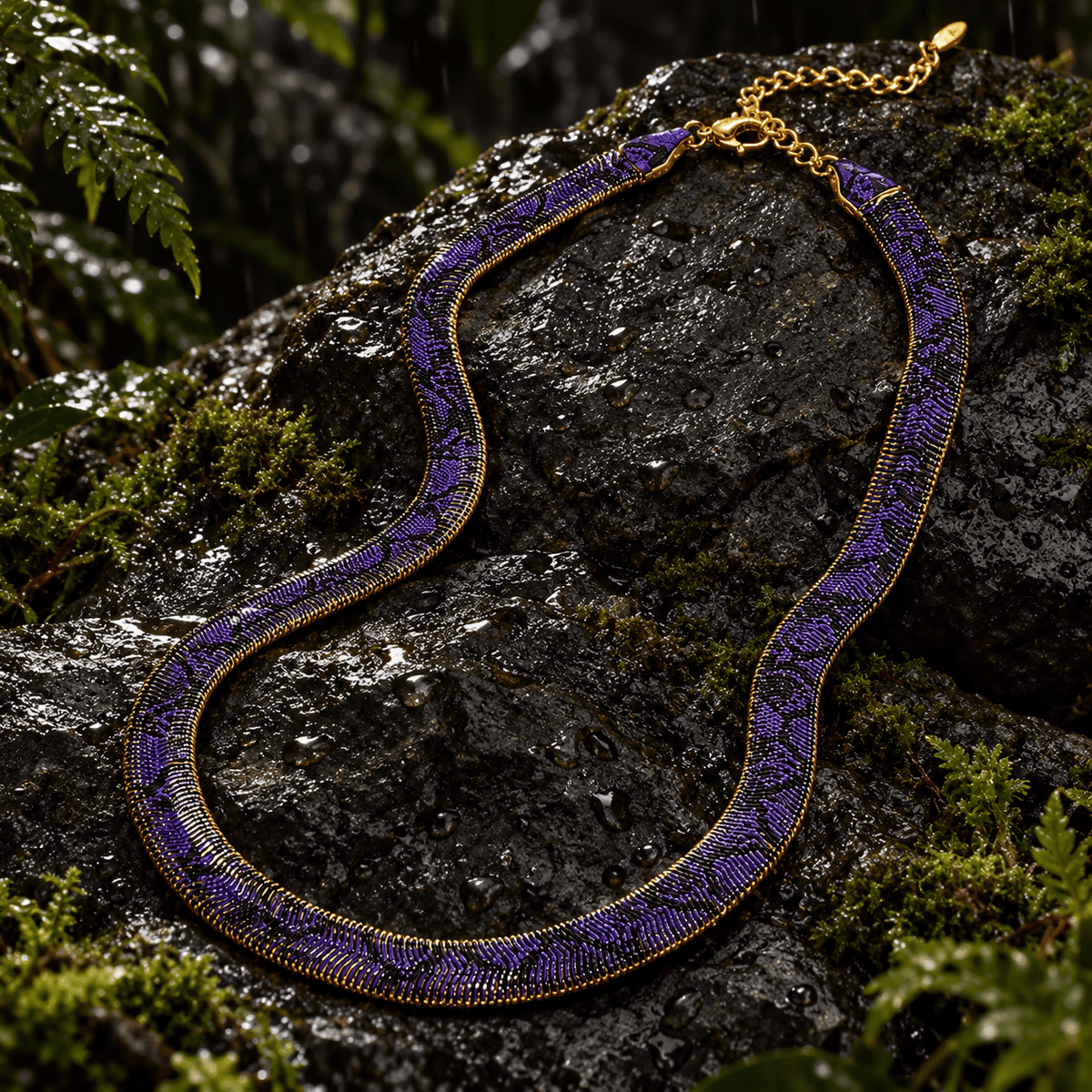 SNAKE PATTERN NECKLACE